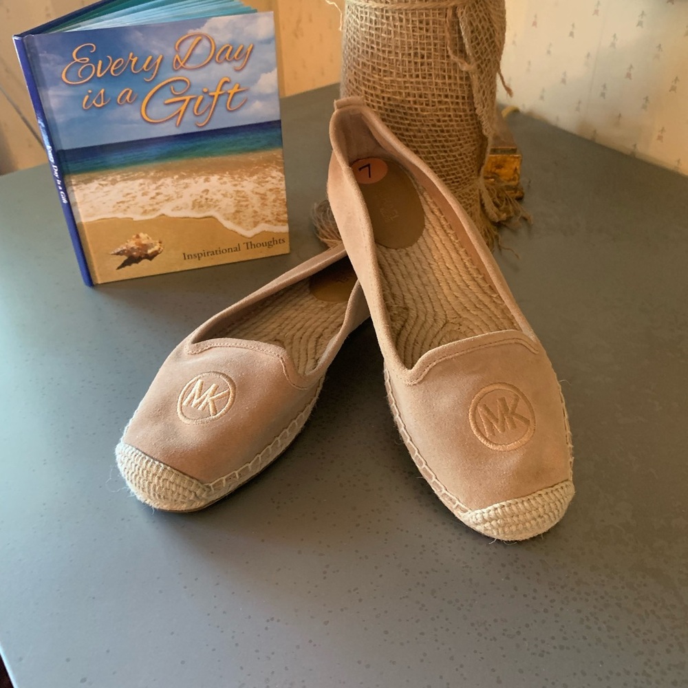 Michael KORS, NEW NEVER WORN,,Keli espadrilles, Leather upper, size 7 Medium. - Picture 1 of 10
